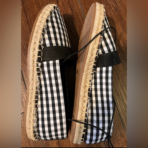 NWOT St John’s Bay Gingham Espadrilles. Size 7.5. - Picture 2 of 13